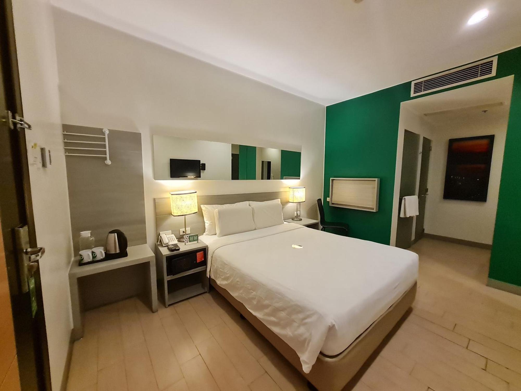 Go Hotels Otis - Manila Eksteriør billede
