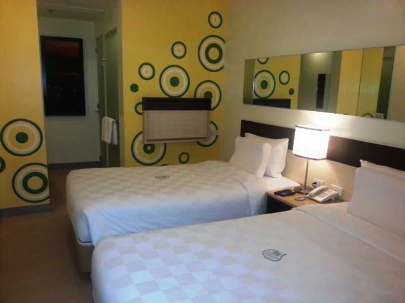 Go Hotels Otis - Manila Eksteriør billede